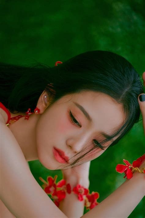 jisoo flower photoshoot